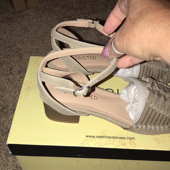 Restricted healed sandal. NWT - Picture 2 of 7